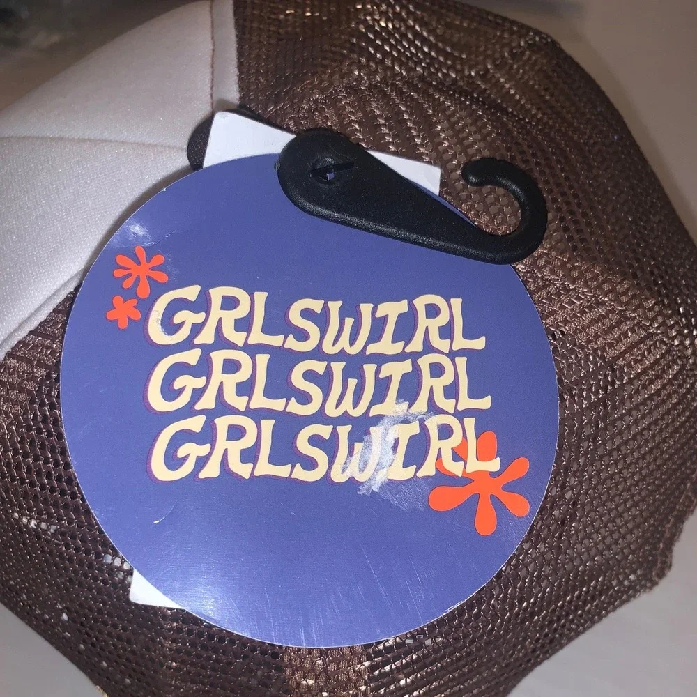 GRLSWIRL support skate